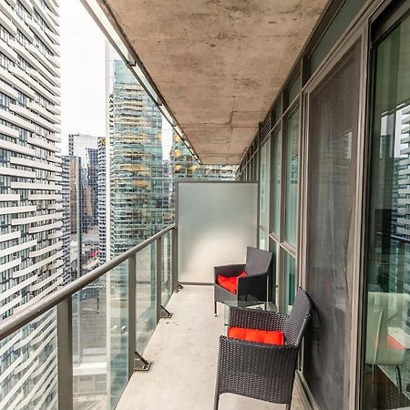 Gorgeous 1Br W/Parking Across The Scotiabank Arena Apartment Toronto Exterior photo