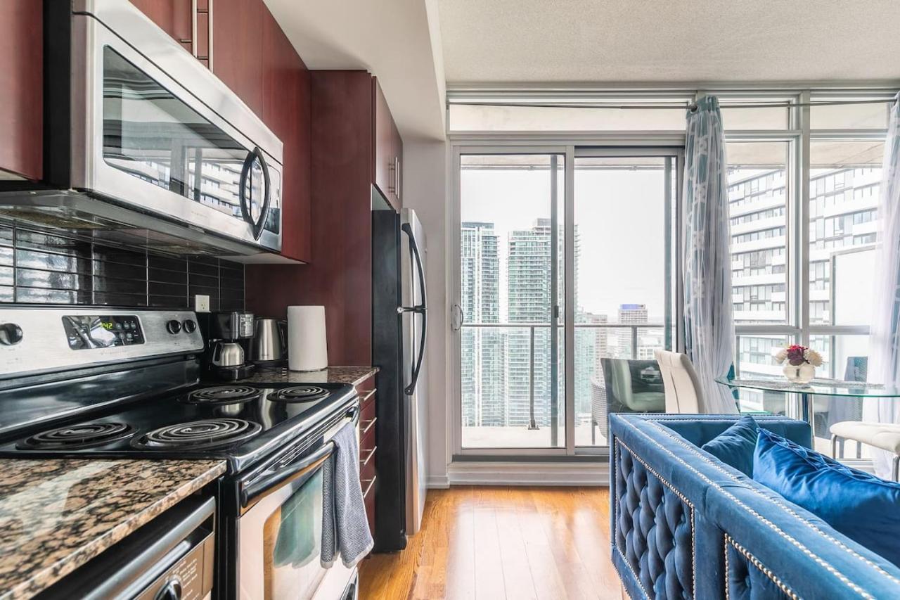 Gorgeous 1Br W/Parking Across The Scotiabank Arena Apartment Toronto Exterior photo