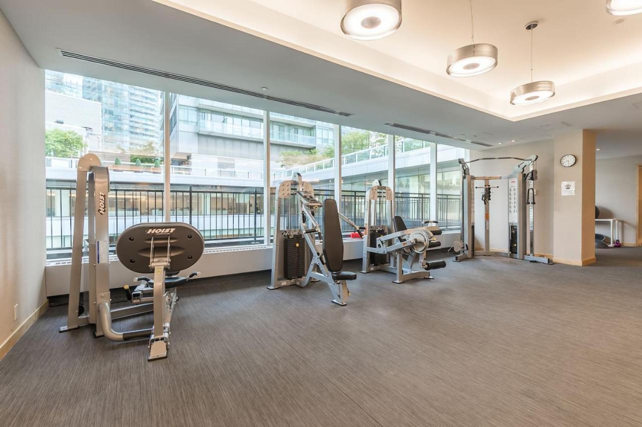 Gorgeous 1Br W/Parking Across The Scotiabank Arena Apartment Toronto Exterior photo