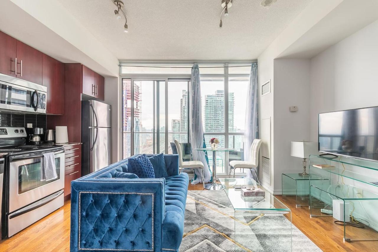 Gorgeous 1Br W/Parking Across The Scotiabank Arena Apartment Toronto Exterior photo