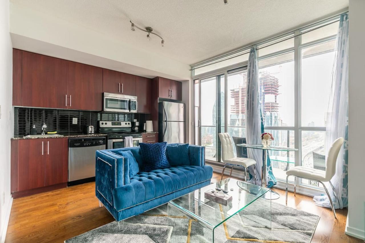 Gorgeous 1Br W/Parking Across The Scotiabank Arena Apartment Toronto Exterior photo